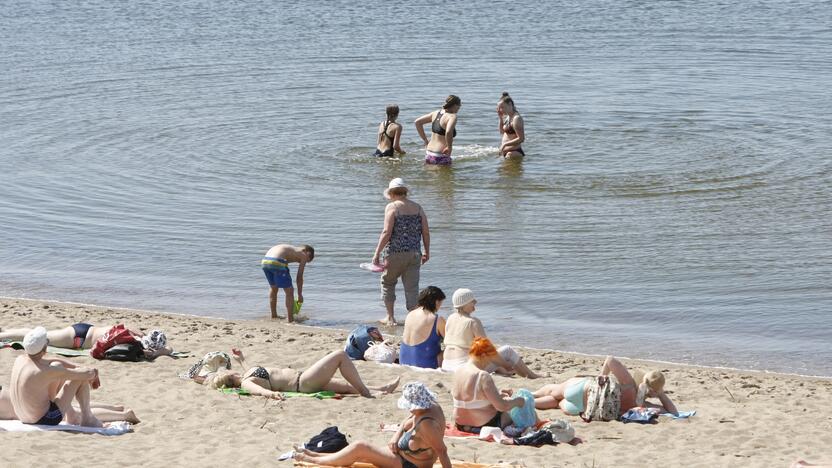 Taisyklės: įspėjimų nepaiso nei vaikai, nei iš kitų miestų atvykę svečiai, šie esą puola į jūrą nemąstydami apie savo saugumą.