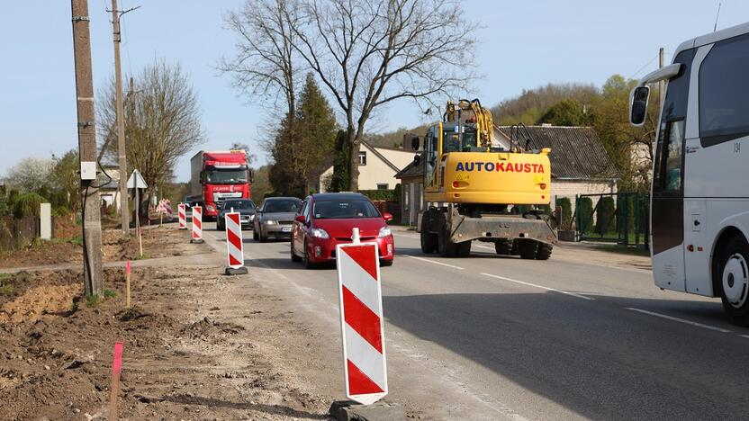 Vyksmas: atnaujinimo darbai jau prasidėjo ir Vytauto gatvėje Zapyškyje.