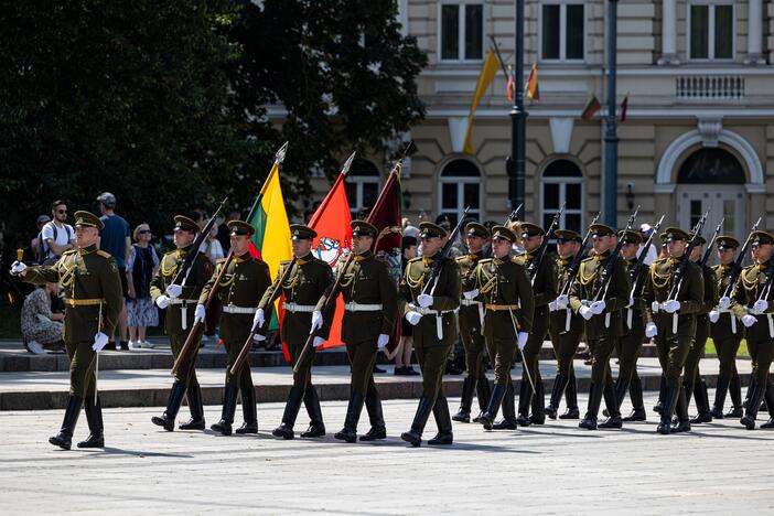 Lietuvos ginkluotųjų pajėgų vėliavų, būrių ir vadų rikiuotė